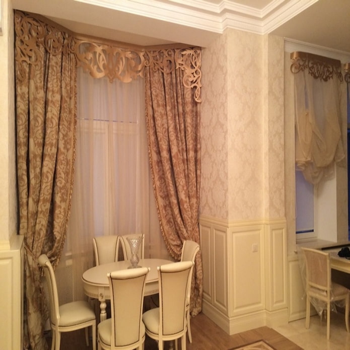 фигурен ламбрекен в класически стил