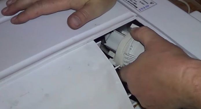 издърпайте назад резето