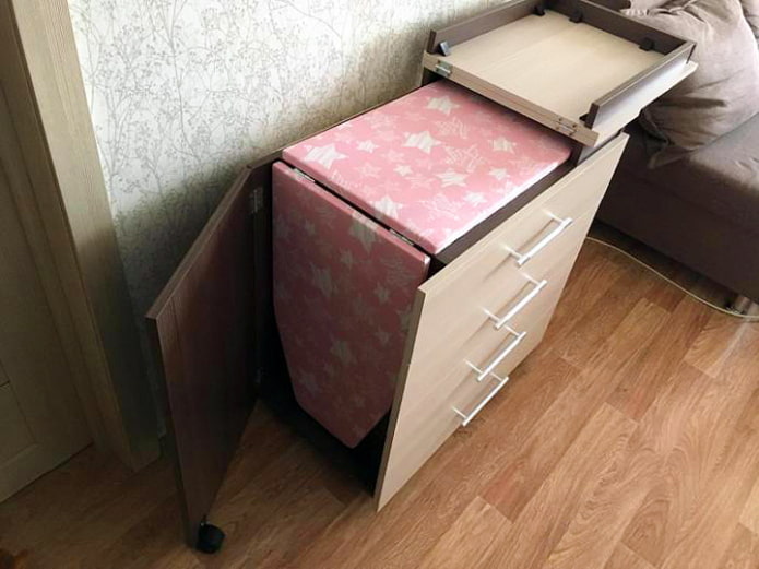 Скрин с дъска за гладене от ламинат chipboard