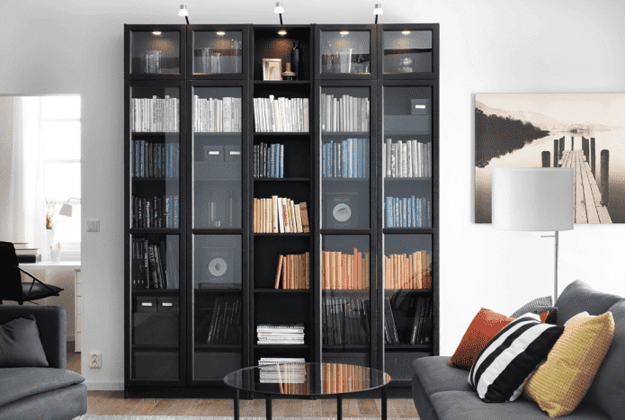 лавица за книги в интериора 