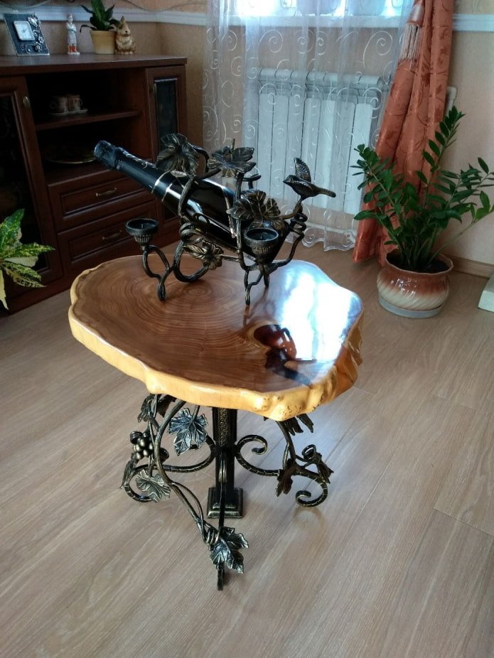 кована маса с плоча