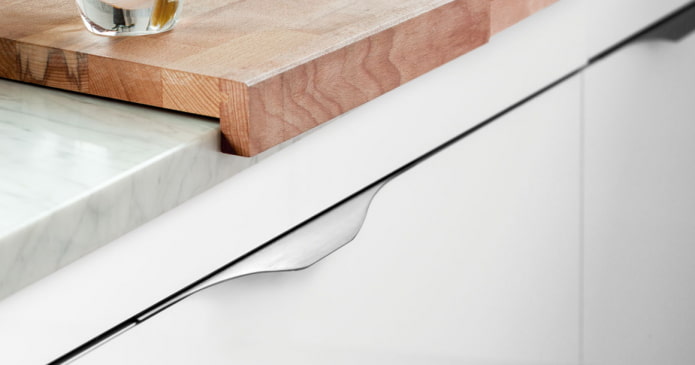 end-of-facade handle