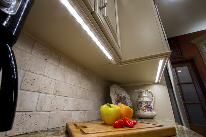 LED лента над плота