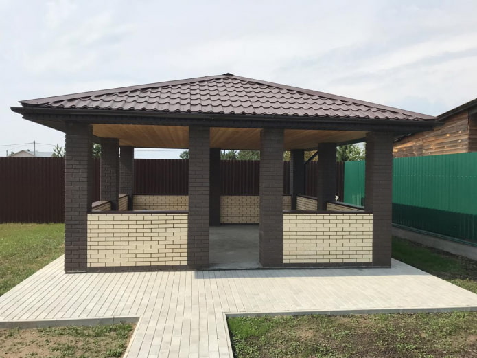 завършване на беседката с клинкерни плочки