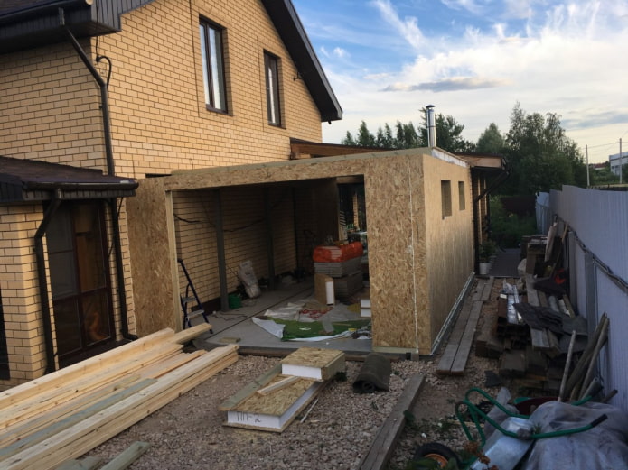 гараж към къщата
