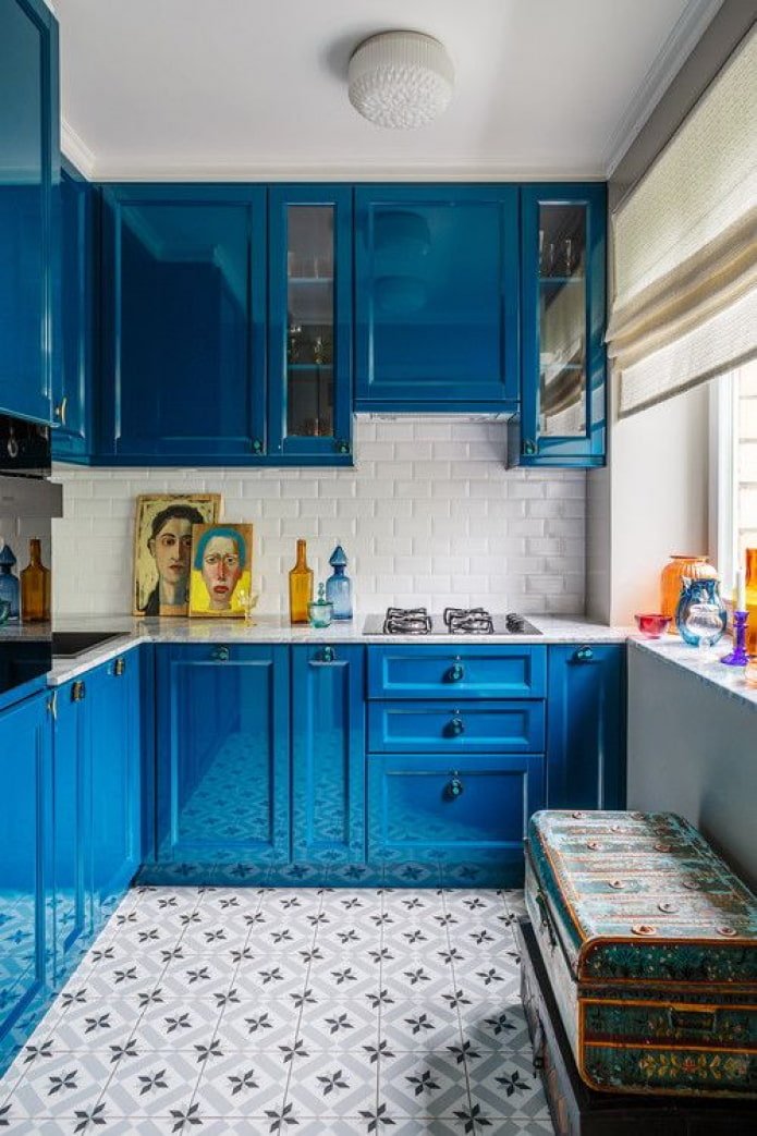светла ъглова кухня