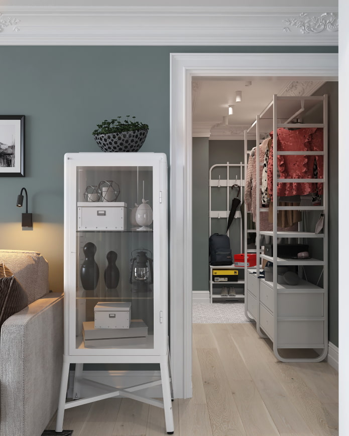 Изглед към коридора от хола room