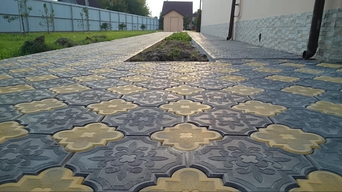 тротоарни плочки с форма на детелина