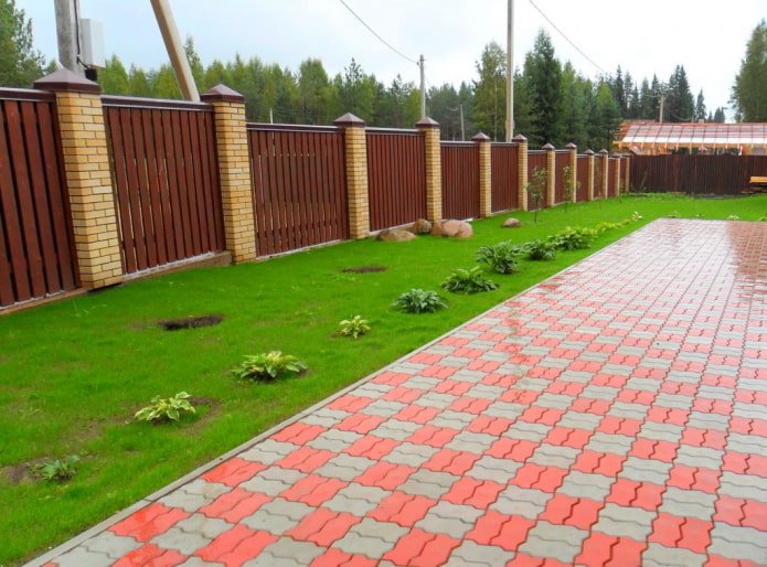 тротоарна плоча във формата на вълна