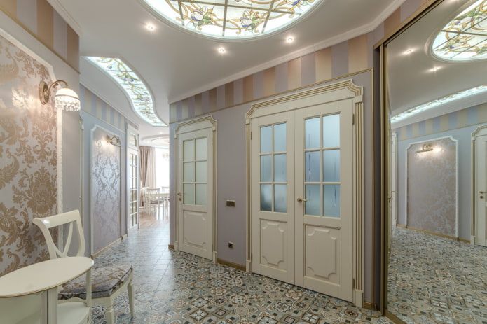 витражи на тавана в коридора