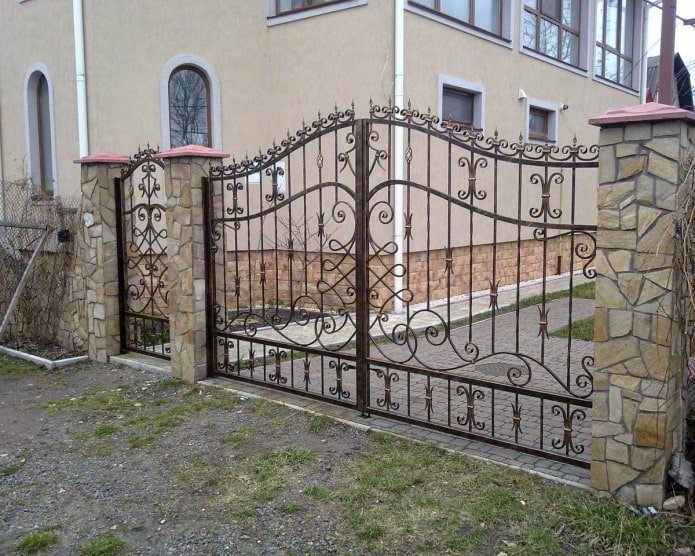 прозрачни ковани порти