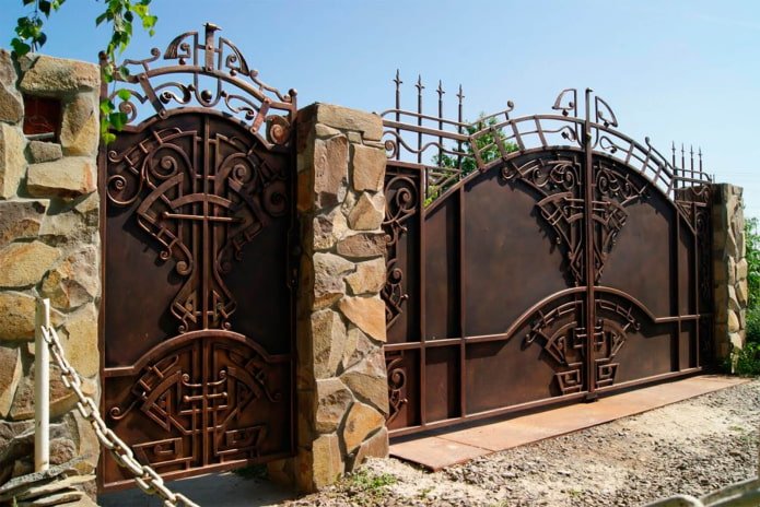 порти с класически декор
