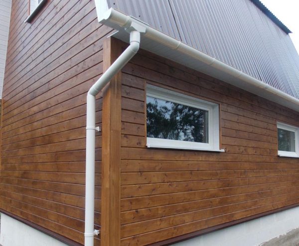 Обшивка будинку імітацією бруса з покроковим розбором робіт