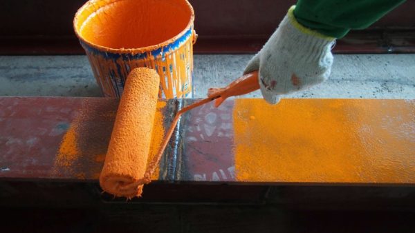 Фарба по металу для зовнішнього використання