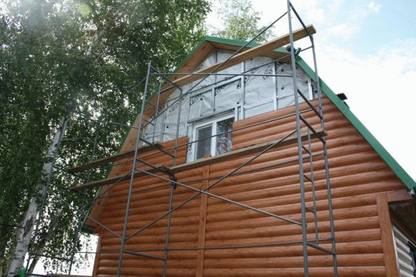 Монтаж металосайдингу під колоду з точним підганянням панелей