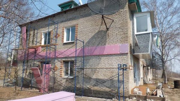 Чому промерзає кут будинку та як це виправити