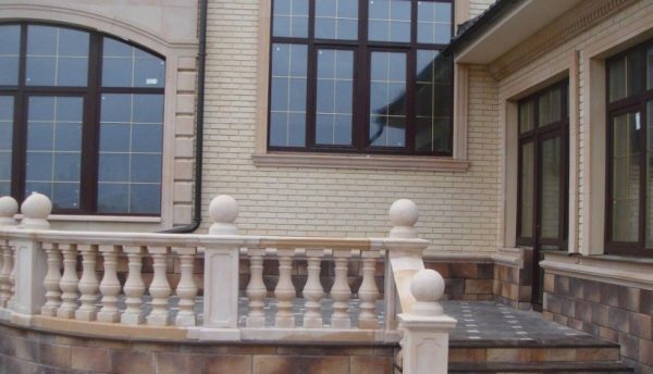 Обрамлення прорізів, цоколів і сходів