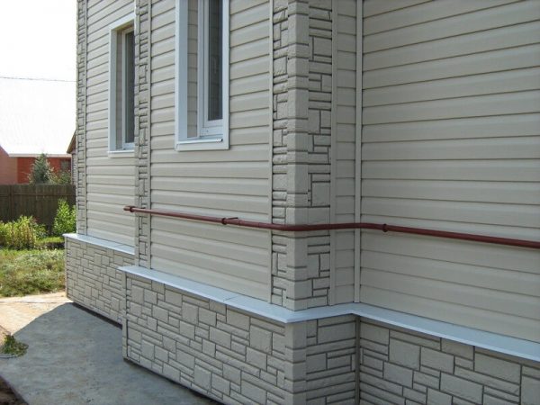 Вініловий сайдинг для фасаду будинку зі зрозумілою схемою монтажу