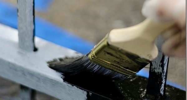 Фарба наноситься будь-яким зручним способом на висохлий грунт.