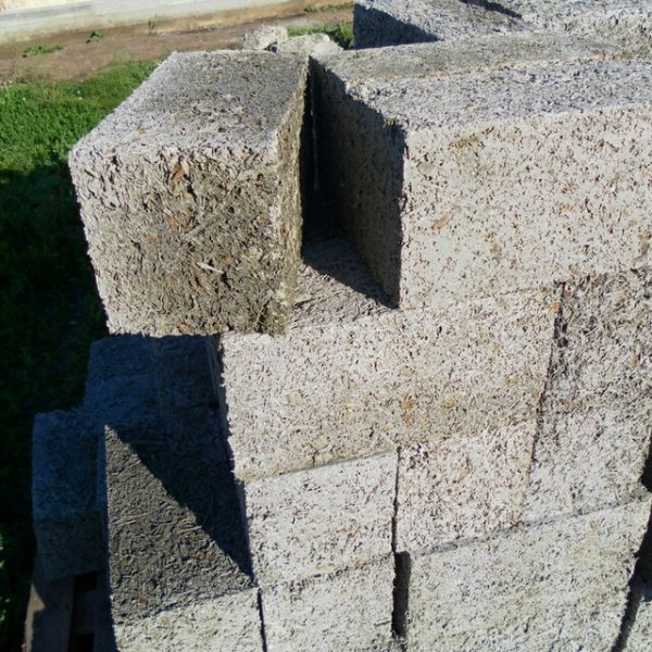 Будівельні блоки для будинку з аналізом переваг та обмежень