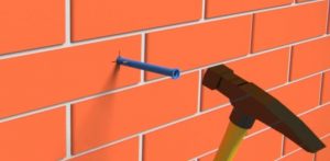 Крок 4 - забивання анкерного дюбеля