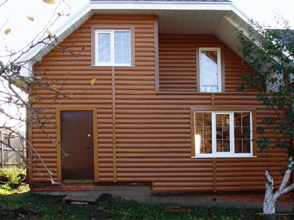Монтаж металосайдингу під колоду з точним підганянням панелей