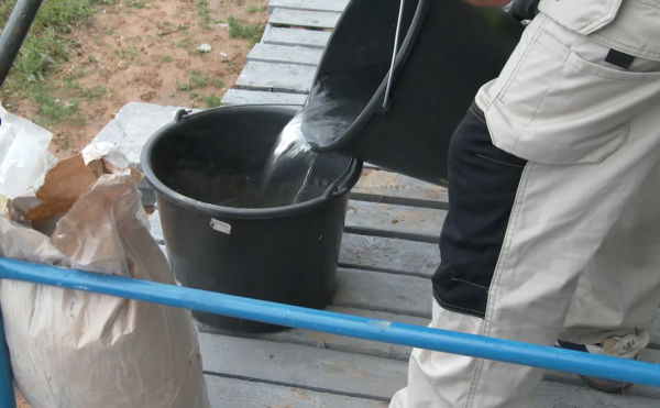 Далі потрібно приготувати клейову суміш