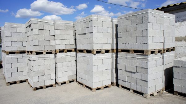 Будівельні блоки для будинку з аналізом переваг та обмежень