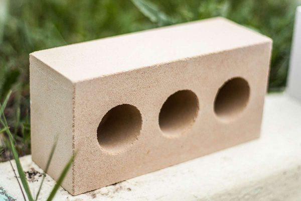 Цегла силікатна пустотіла: розміри 250х120х88 мм