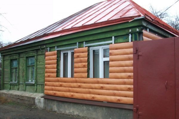 Монтаж металосайдингу під колоду з точним підганянням панелей