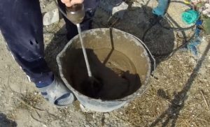 Крок 2 - замішування клею