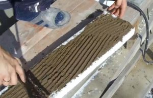 Крок 3 – нанесення клейового розчину