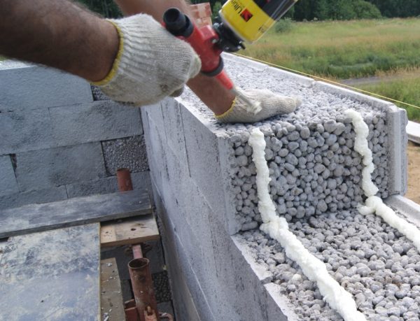 Будівельні блоки для будинку з аналізом переваг та обмежень