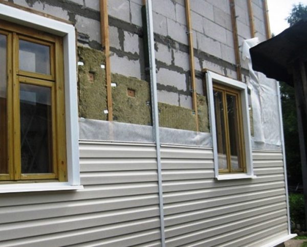 Вініловий сайдинг для фасаду будинку зі зрозумілою схемою монтажу