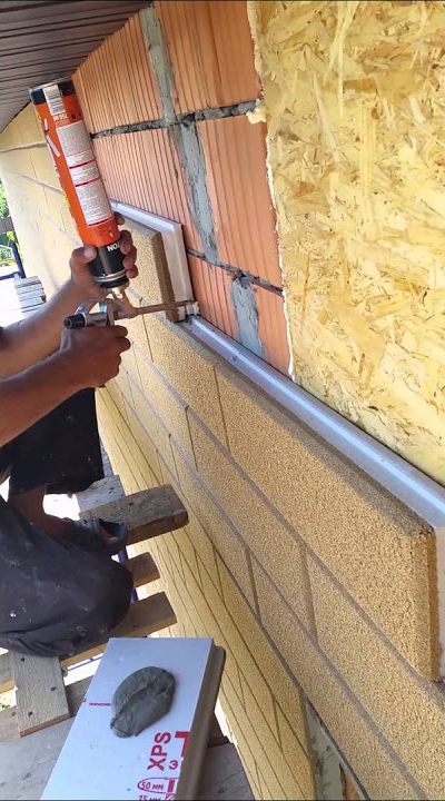 Для кріплення панелей використовується клей