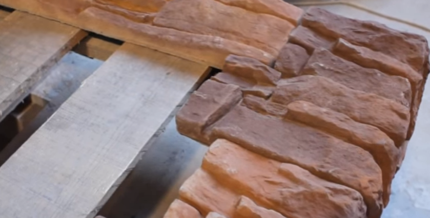 Не використовуючи клей, розкладіть всі камені так, щоб вони підходили