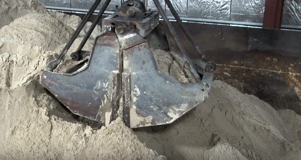 Цемент є одним із компонентів