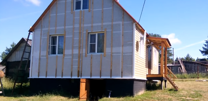 Декоративна обробка будинку з бруса сайдингом