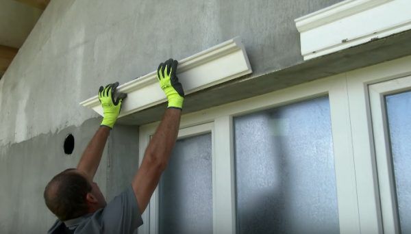 На балконному отворі встановлюються декоративні елементи