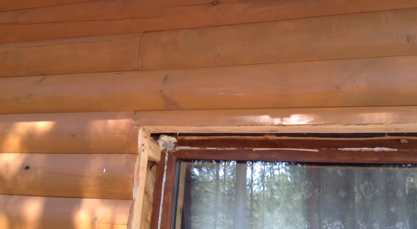 Дерев'яний будинок, обробка блок хаус. Фото перед демонтажними роботами