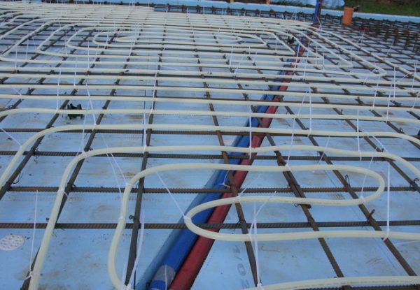 Для фіксації використовуються пластикові затискачі