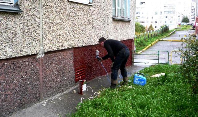 Для фарбування основи використовується особливо стійка фарба.