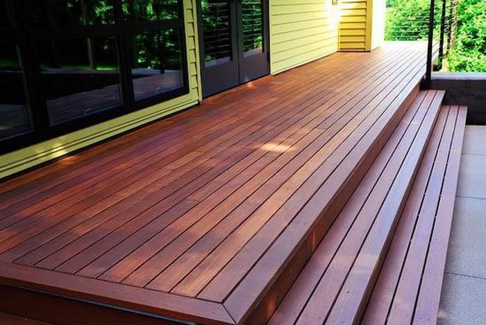 Для терас потрібен максимально зносостійкий лак