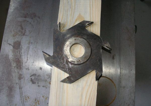 Для цього можна використовувати такий різак