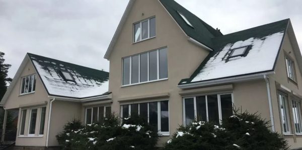 Будинок з фасадом з силіконової штукатурки