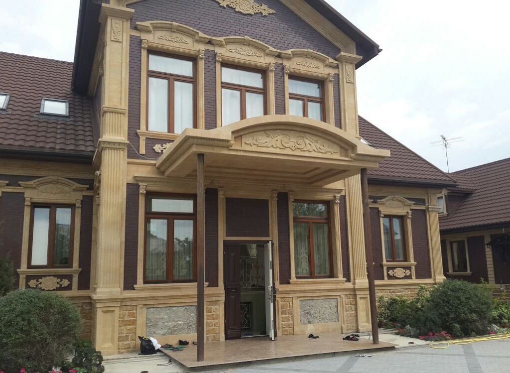 Будинок з пілястрами