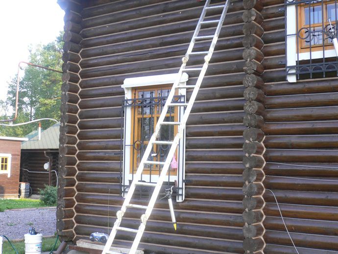 Обробка будинку герметиком