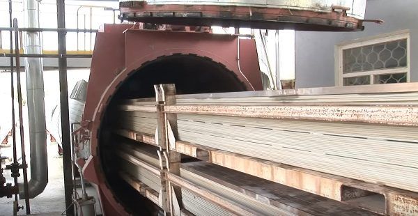 Фіброцементні плити надходять в автоклав