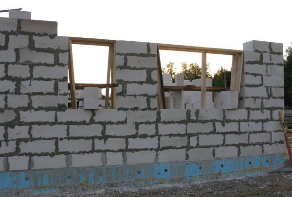 Утворюються отвори