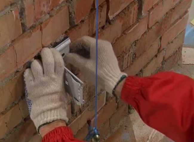 Фото - вертикальне вирівнювання кронштейна